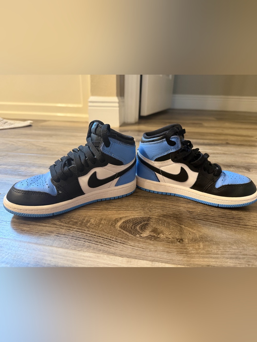 Nike Air Jordan 1 Mid Kids Sneakers in Blue/Black/White - Picture 3 of 8